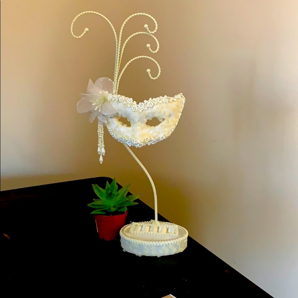 Jewelry holder